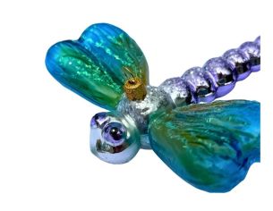 Suspension de Noël verre soufflé libellule ailes bleu turquoise irisées corps mauve pailleté H11cm L13cm - Lilosquare