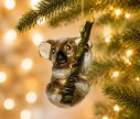 Voir la slide Boule de Noël originale en verre soufflé koala gris accroché à une branche verte H8cm - Lilosquare