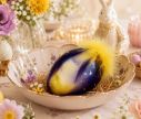 Voir la slide Oeuf de Pâques verre soufflé brillant rose fuchsia mauve jaune dégradé unique pompom plumes mauves H16cm - Lilosquare