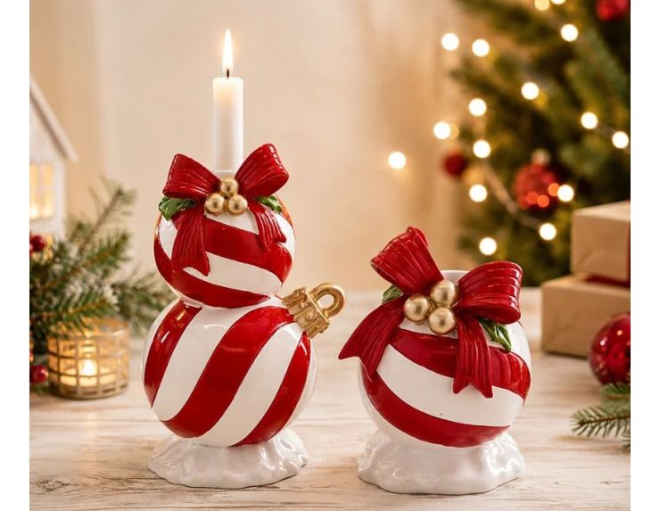 Bougeoir boule de Noël résine brillante rayures rouge et blanc nœud rouge baies dorées feuilles vertes H14cm