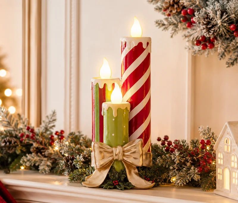 Trio de bougies Noël résine lumineuse deux grandes rayées rouge blanc une verte nœud doré houx base décorative H41cm