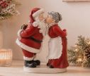 Voir la slide Figurine résine Père Noël rouge et Maman Noël tablier blanc cheveux gris s'embrassant tenant cadeaux H29cm