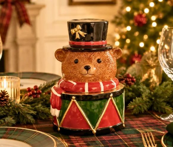 Boîte céramique ours soldat Noël tête beige couvercle chapeau noir nœud doré corps tambour rouge vert noir doré H24cm
