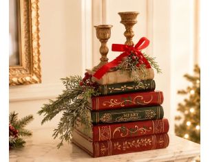 Décoration Noël résine pile livres anciens rouge vert doré Merry Christmas deux bougeoirs dorés nœud rouge baies 31cm