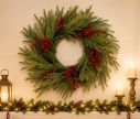 Voir la slide Couronne de Noël artificielle Ø60cm, branches de pin vertes, baies rouges et pommes de pin naturelles, fond blanc