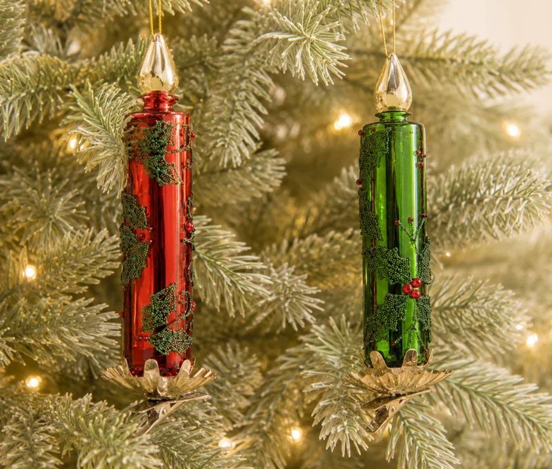 Set 2 bougies de Noël en verre soufflé H13cm, rouge et verte, motifs feuilles de houx vertes et baies rouges en relief, clip