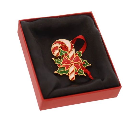 Suspension de Noël sucre d'orge métal doré émaillé rouge blanc et vert, nœud rouge, feuilles de houx, dans sa boîte cadeau