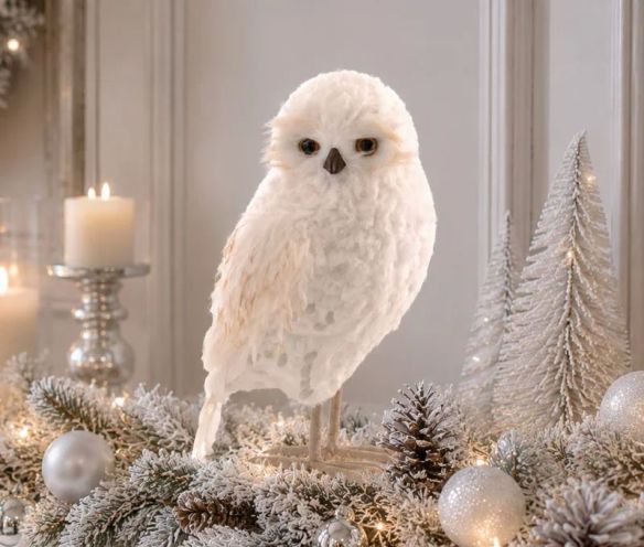 Hibou blanc H37cm recouvert de plumes blanches, yeux marron, bec et pattes beiges
