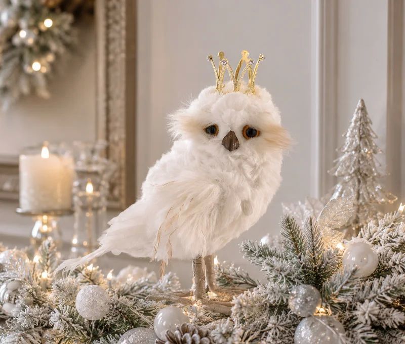 Hibou blanc H22cm recouvert de plumes, couronne dorée, yeux marron, bec et pattes beiges