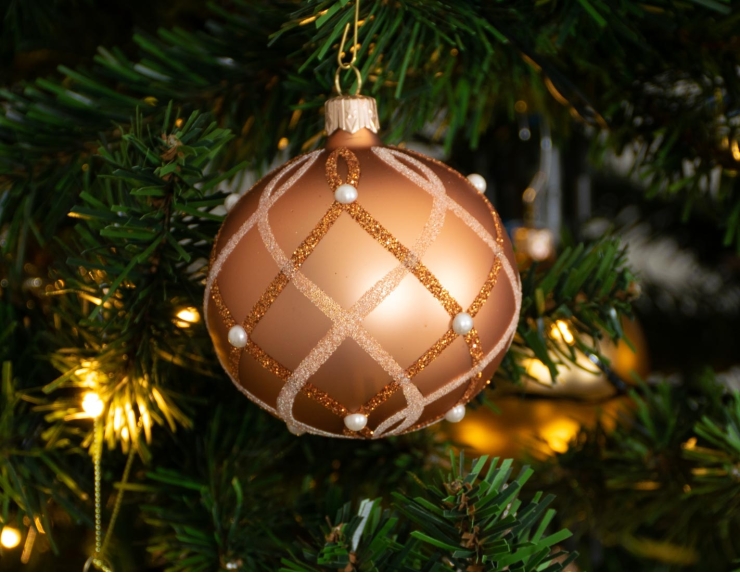 Boule de Noël en verre cuivrée ligne corail et perle - ø 8cm