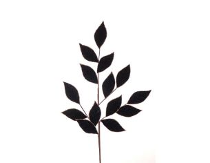 Branche décorative Noël H75cm avec feuilles en velours bleu nuit aux bords dorés sur tige ramifiée