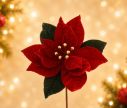 Voir la slide Fleur Poinsettia Ø25cm, pétales velours rouge nervurés, feuilles velours vert sapin, cœur perles dorées