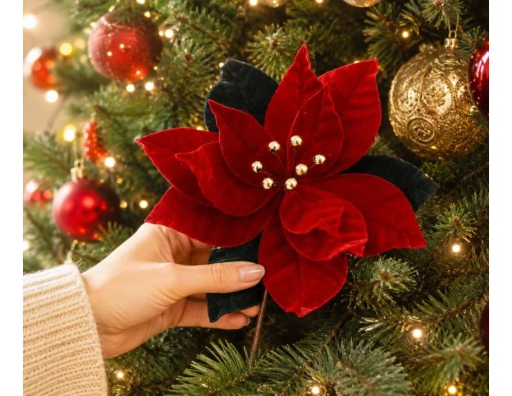 Fleur Poinsettia Ø25cm, pétales velours rouge nervurés, feuilles velours vert sapin, cœur perles dorées