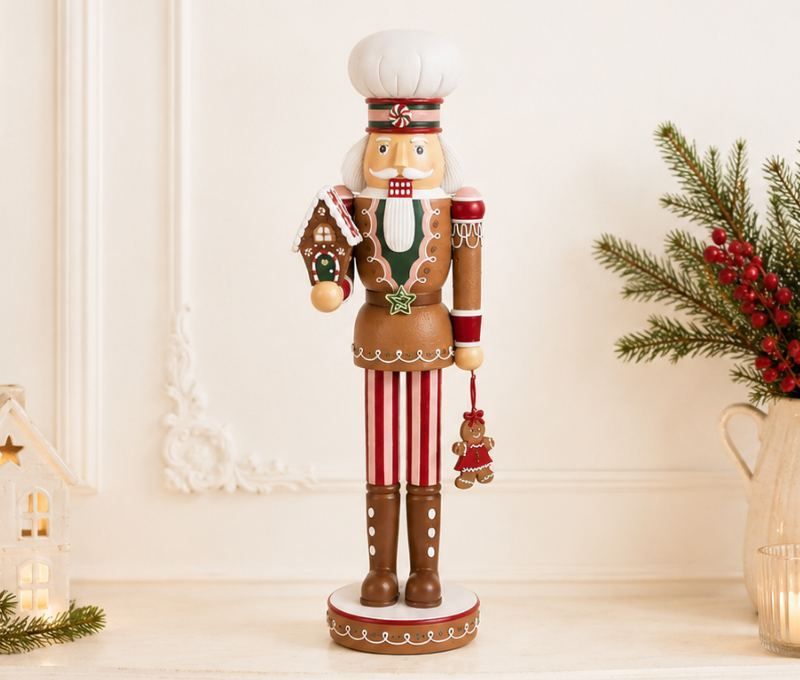 Figurine casse-noisette Théodore H46cm, costume pain d’épices brun rouge et blanc, maison de pain d’épices, rouleau