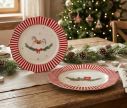 Voir la slide Assiette porcelaine Ø27cm collection Jouets d’antan, bord rayé rouge et blanc, motif cheval ou train Noël