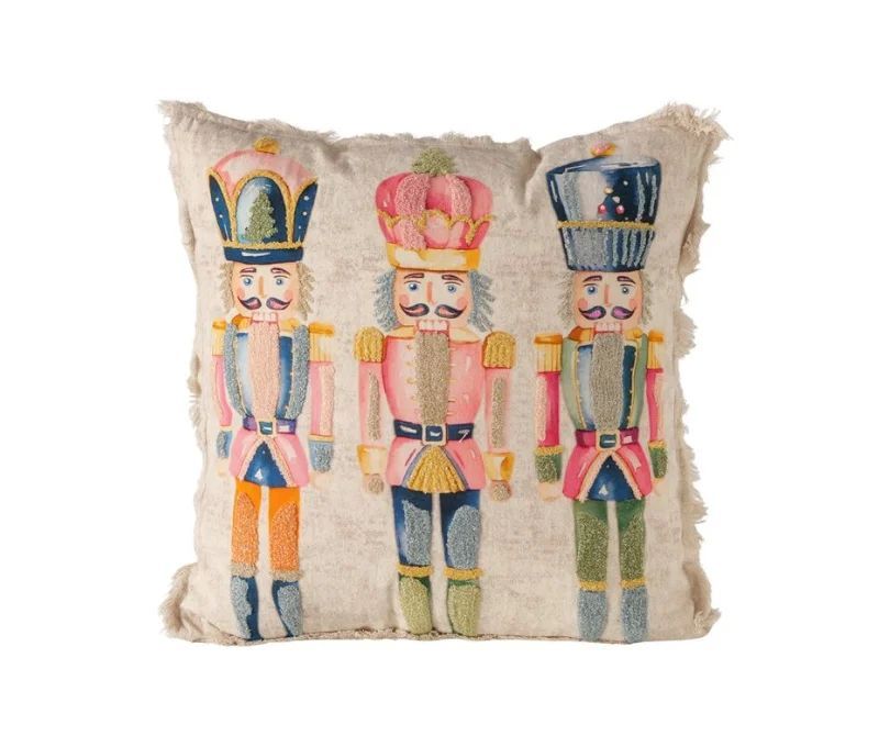 Coussin 45x45cm en coton beige, 3 casse-noisettes brodés multicolores pastel, franges sur les bords