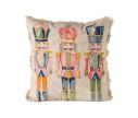 Voir la slide Coussin 45x45cm en coton beige, 3 casse-noisettes brodés multicolores pastel, franges sur les bords