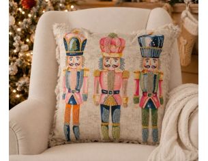 Coussin 45x45cm en coton beige, 3 casse-noisettes brodés multicolores pastel, franges sur les bords