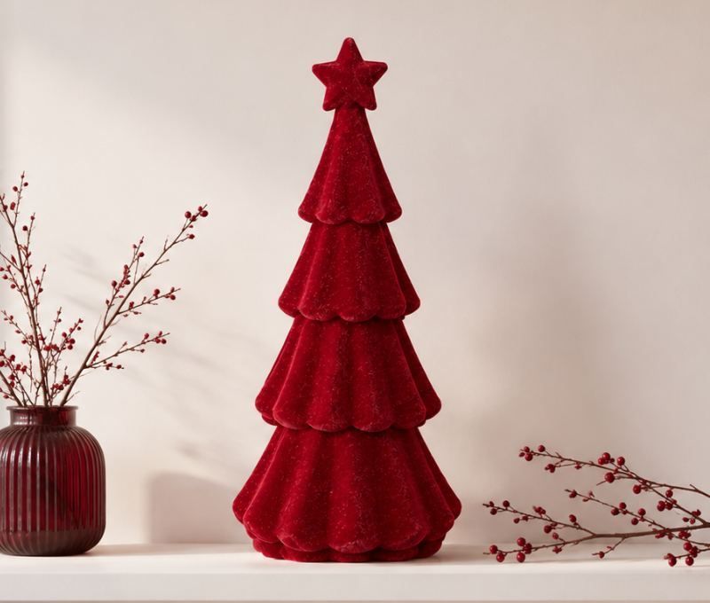 Sapin décoratif H39cm en velours floqué bordeaux, étoile au sommet, finition monochrome douce et mate