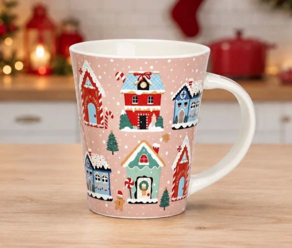 Tasse porcelaine rose fond maisons Noël colorées enneigées bonhomme pain d'épices sapins flocons 350ml