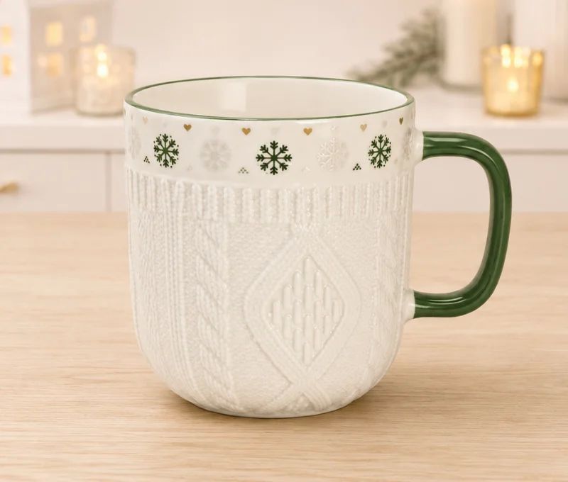Tasse porcelaine blanche relief tricot 3D frise flocons verts cœurs dorés anse verte Noël 345ml