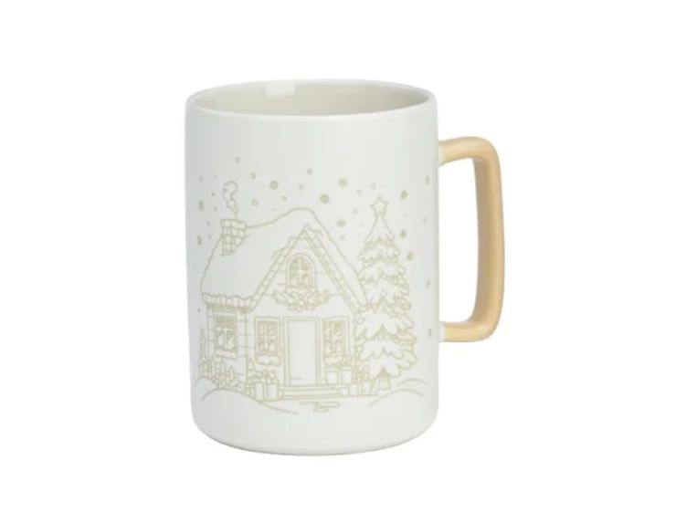 Mug porcelaine blanc mat illustration dorée gravée chalet enneigé sapin cadeaux étoiles flocons anse dorée Noël 450ml