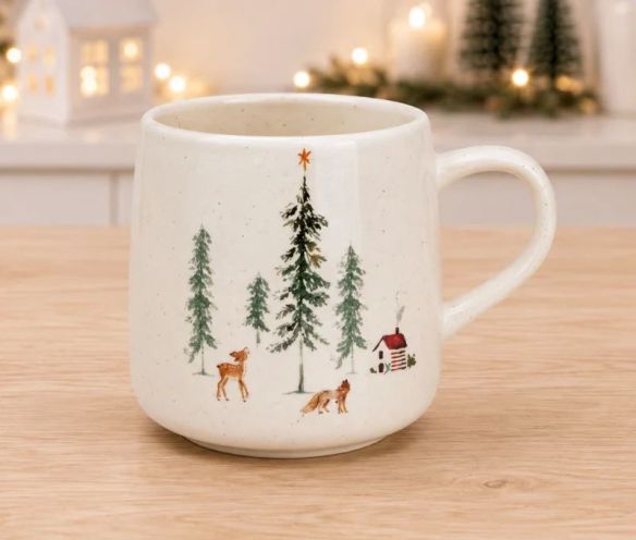 Mug géant porcelaine blanche mouchetée forêt hivernale sapins verts biche renard chalet rouge étoile orange Noël 500ml