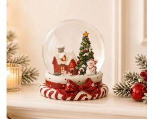 Boule à neige poly verre maison rouge enneigée sapin étoile dorée bonhomme de neige socle sucres orge nœud rouge Noël H11cm