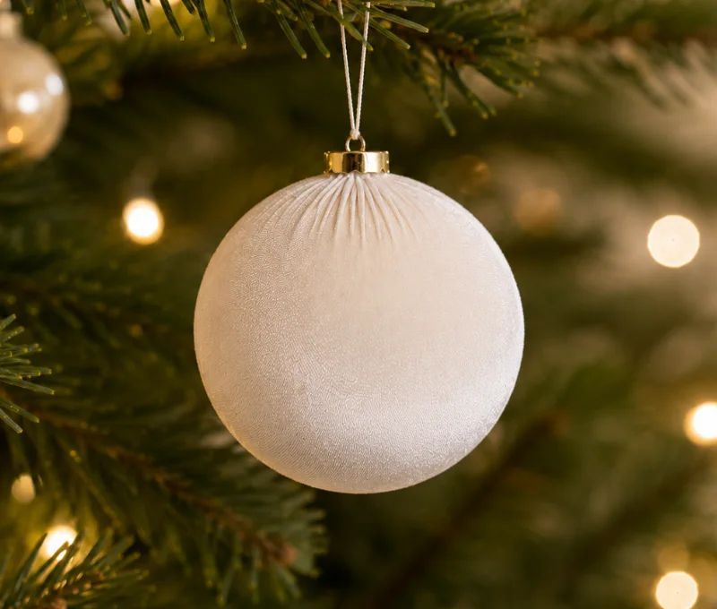 Boule Noël velours tissu blanc crème texture douce capuchon doré Ø8cm