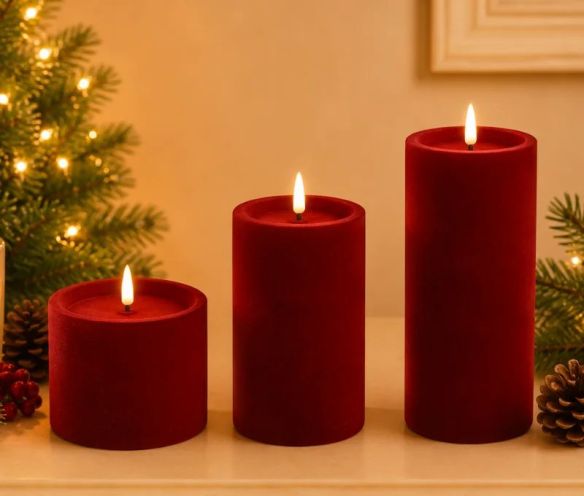 Bougie LED pilier velours floqué rouge foncé effet flamme réaliste timer H15cm