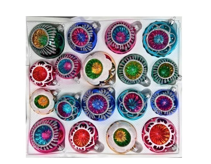 Coffret 18 boules de Noël en verre soufflé bicolore motifs pailletés argentés variés réflecteurs multicolores 8cm 7cm 6cm
