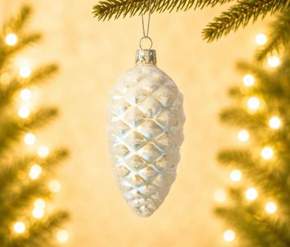 Suspension pomme de pin blanche enneigée verre soufflé peint à la main écailles givrées pailletées H12cm