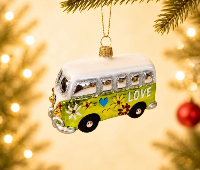 Suspension van hippie vert verre soufflé peint à la main motifs fleurs cœurs inscription LOVE toit blanc H5cm