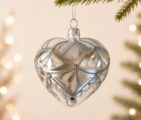 Suspension cœur en verre soufflé translucide argenté motifs dentelle pailletés pierres dorées H10cm