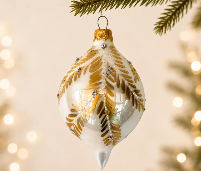 Goutte de Noël en verre soufflé blanc mat branches feuillage doré pailleté pierres argentées capuchon doré H10cm