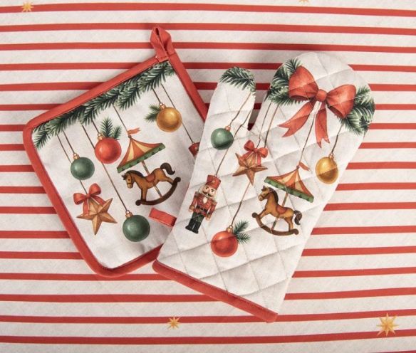 Manique beige matelassée nœud rouge sapin casse-noisette carrousel boules Noël 18x30cm