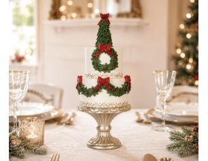 Gâteau décoratif blanc sapin vert couronnes houx nœuds rouges Ø17cm H42cm