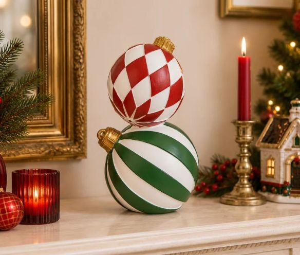 Décoration Noël deux boules empilées losanges rouge blanc rayures vert blanc Ø12 x H20cm