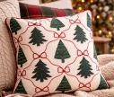 Voir la slide Coussin blanc passepoil rouge sapins verts treillis nœuds rouges strass 40x40cm