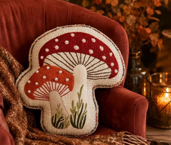 Coussin forme champignons rouge orange perles brodé rembourré toile beige 40x38cm