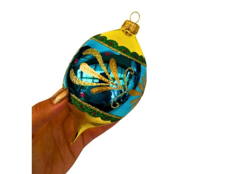 Suspension de Noël en verre soufflé goutte doré turquoise bordure pailletée verte perles rouges H13cm