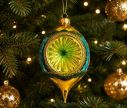 Voir la slide Suspension de Noël en verre soufflé goutte doré turquoise bordure pailletée verte perles rouges H13cm