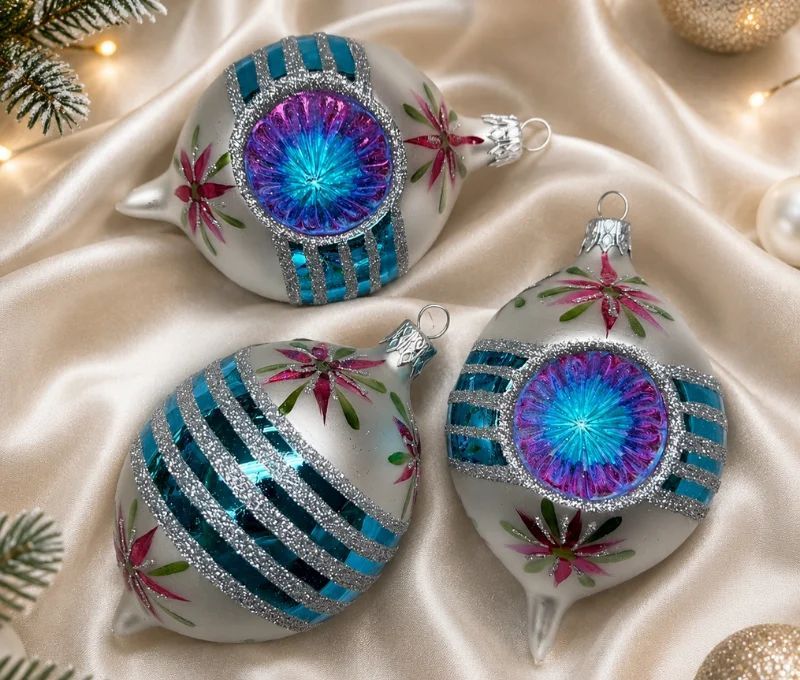 Coffret 3 gouttes de Noël verre soufflé peint à la main blanc fleurs  Ø7cm H10cm