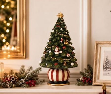 Boîte à musique sapin de Noël vert décoré Père Noël boules rouges guirlande dorée socle rayé rouge blanc Ø13 x H23cm