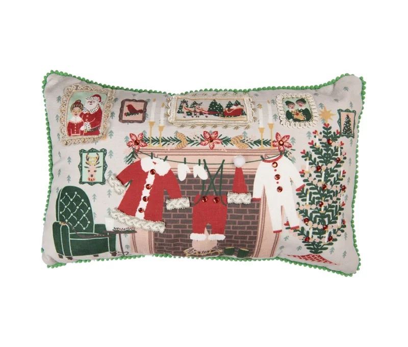 Coussin de Noël polyester scène cheminée Père Noël sapin bas de Noël passepoil pompons verts L50 x l30cm
