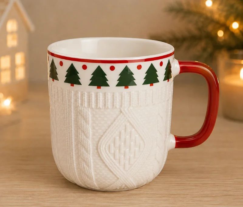 Tasse en porcelaine effet pull texture tricot motif sapins de Noël pois rouges anse rouge 350ml
