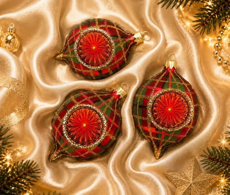 Coffret 3 gouttes de Noël verre soufflé motif tartan rouge vert doré réflecteur orangé doré rayonnant Ø7cm H10cm