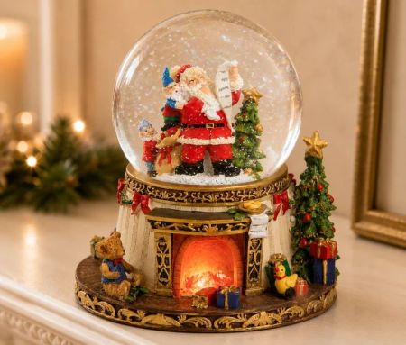 Boîte à musique boule à neige Père Noël lutins sapin cheminée allumée ourson canard socle doré L17xP19xH17cm