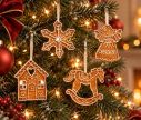 Voir la slide Décoration Noël set 4 suspensions porcelaine pain d'épices marron beige flocon ange maison cheval L9 x H10cm