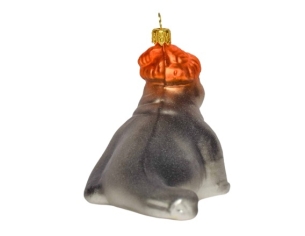 Boule de Noël en verre soufflé décoré main forme de phoque avec bonnet orange. vue de dos